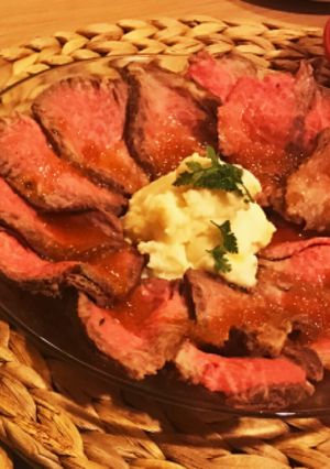 オーブンに入れるだけ。ローストビーフ。-レシピのメイン写真