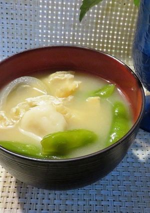 夜食にぴったり、お豆腐白玉の野菜味噌汁-レシピのメイン写真