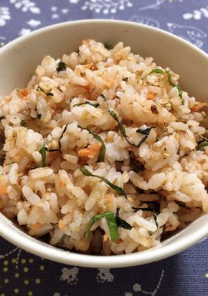 鮭おかか大葉胡麻混ぜご飯♡おにぎりにも-レシピのメイン写真