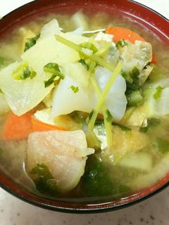 ほっこり。大根と豆苗と油揚げの味噌汁-レシピのメイン写真