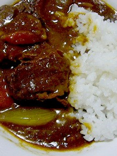 スプーンでお肉がトロリのビーフカレー^^-レシピのメイン写真