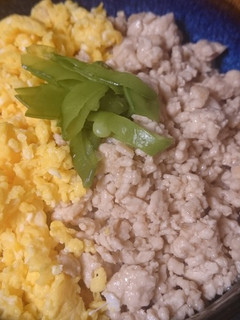 たまごと鶏ひき肉の簡単☆二食丼♪-レシピのメイン写真