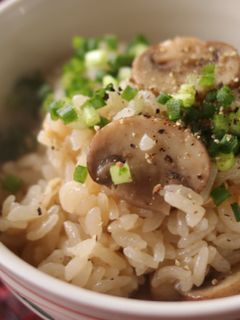 ごま油香る♪マッシュルームの炊き込みご飯-レシピのメイン写真