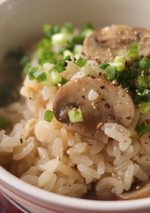 ごま油香る♪マッシュルームの炊き込みご飯-レシピのメイン写真