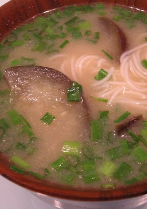 うちのナスのみそ汁はなぜかそうめん入り♪-レシピのメイン写真