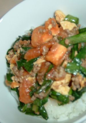 カフェ風♪ニラ玉トマ肉ご飯-レシピのメイン写真
