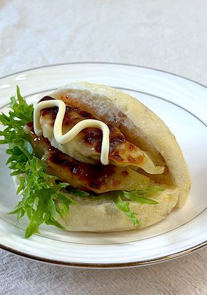 チリソースでやみつき餃子(焼売)サンド-レシピのメイン写真