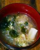 オキアミと豆腐とワカメの春雨スープ