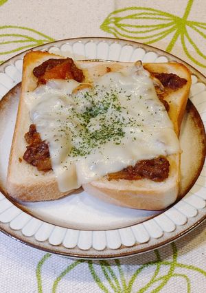 残ったカレーで！焼きカレーチーズトースト-レシピのメイン写真