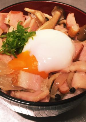 ベーコンとしめじのペペロン丼〜温玉のせ〜-レシピのメイン写真