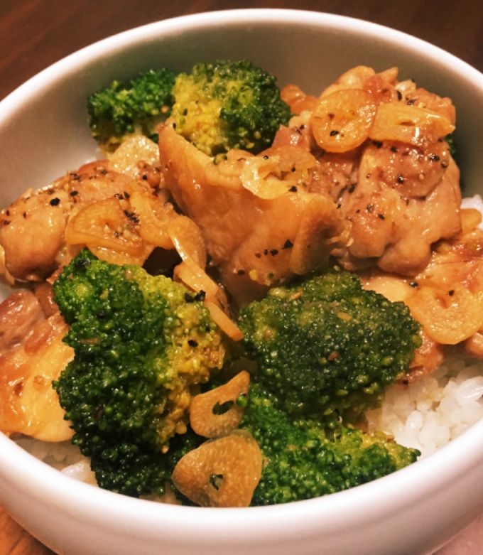 ブロッコリーと鶏のガリバタ丼-レシピのメイン写真