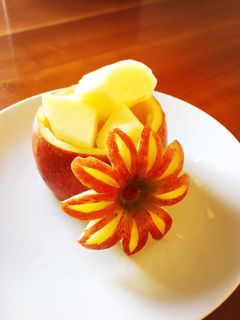 ⭐アメリカンカントリー雑貨♥ぷっくりハートのおめかし輪っぱ※りんご＆❤の飾り付き りんご飾り切り＊ハート風車 by こつゆ514 【クックパッド