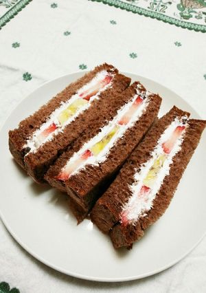 ココア食パンでフルーツサンドイッチ♪-レシピのメイン写真