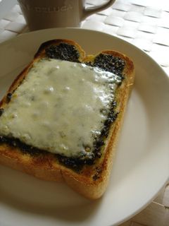 ジェノバソースでチーズトースト♪-レシピのメイン写真