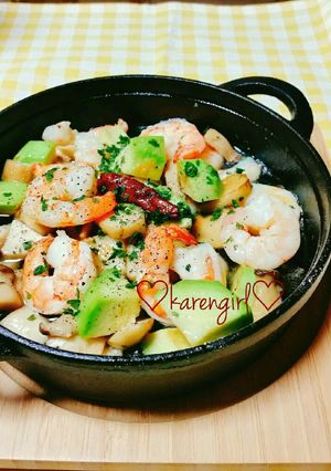 美味しい～☆えびアボカドのアヒージョ☆-レシピのメイン写真