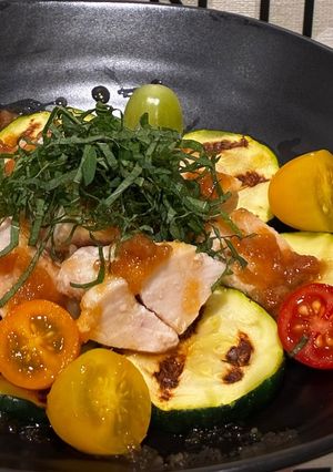 レンチンで⭐︎鶏むね肉と夏野菜の梅ポン掛け-レシピのメイン写真