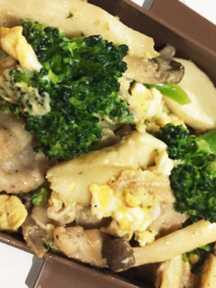 ほっこり♡ブロッコリーときのこの豚肉炒め-レシピのメイン写真