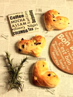 * クランベリー&チーズのハートパン♪-レシピのメイン写真