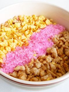 そぼろと桜でんぶの三色丼-レシピのメイン写真