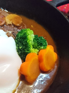 ソースが絶品【目玉焼き煮込みハンバーグ】-レシピのメイン写真