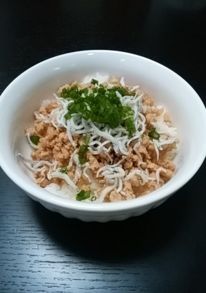 マグロのたたきdeそぼろ丼-レシピのメイン写真