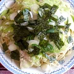 รูปของ 明太子とキャベツのクリームパスタ。