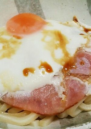 簡単すぎる！ハムエッグうどん-レシピのメイン写真