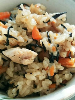 餅米なくてもモッチモチ鶏肉の炊き込みご飯-レシピのメイン写真
