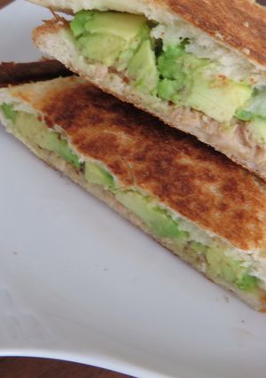 アボカド胡麻油和えのホットサンド-レシピのメイン写真