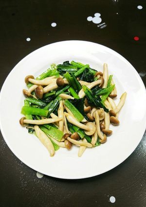 簡単！しめじと小松菜のバター醤油炒め-レシピのメイン写真