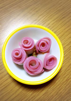お弁当に♪紅白かまぼこの薔薇-レシピのメイン写真