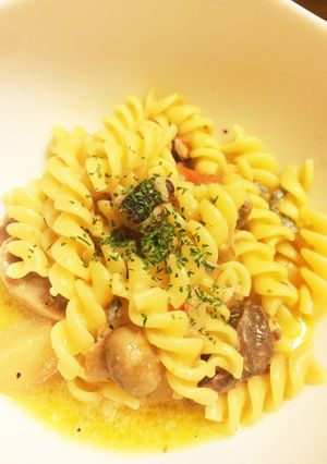 アヒージョの残りでゴルゴンゾーラのパスタ-レシピのメイン写真