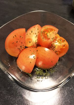 トマトに岩塩とパセリかけただけ☆-レシピのメイン写真