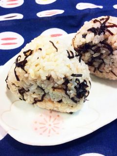 簡単で旨い!♥塩こぶと鰹節のおにぎり♥-レシピのメイン写真