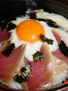 マグロの漬け丼~黄身をのせちゃいました~-レシピのメイン写真
