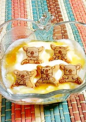 ヨーグルトに、メープルコアラ♪-レシピのメイン写真
