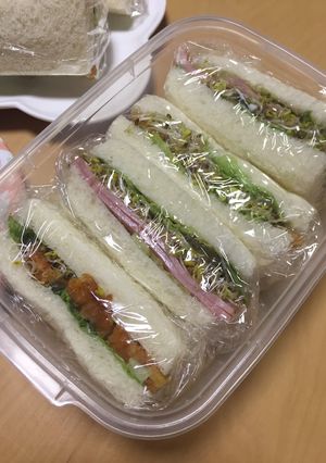 スプラウトたっぷりポークピカタサンド⭐︎-レシピのメイン写真