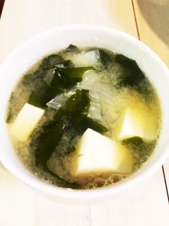 新玉ねぎと☆生わかめと☆豆腐のお味噌汁☆-レシピのメイン写真