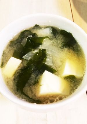 新玉ねぎと☆生わかめと☆豆腐のお味噌汁☆-レシピのメイン写真