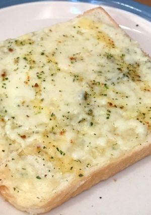 簡単！マジックソルトのチーズマヨトースト-レシピのメイン写真