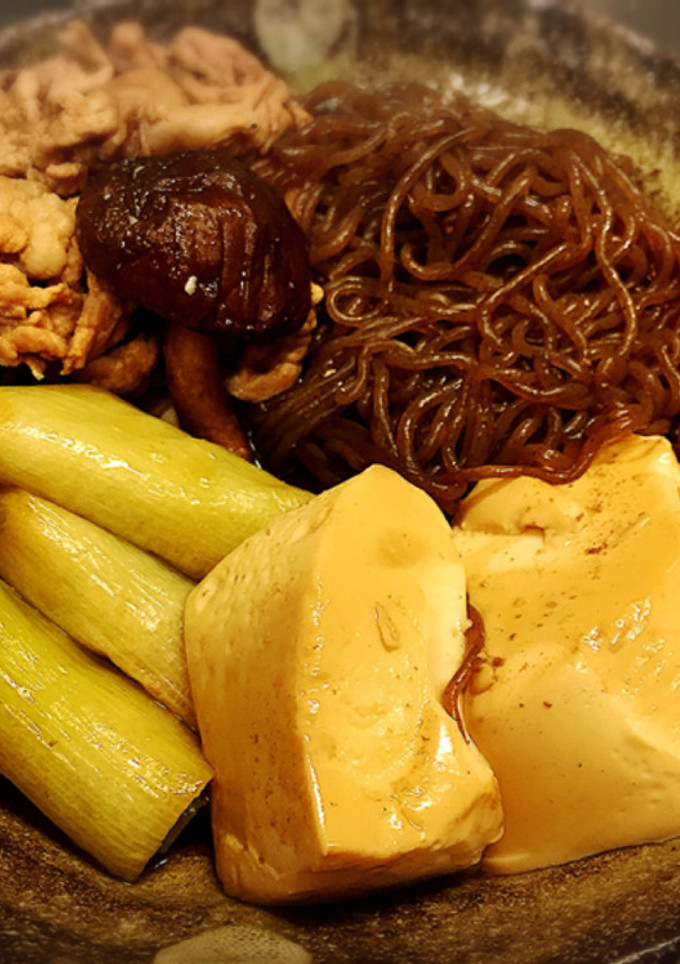 煮込むだけ簡単、豚こまのすき煮-レシピのメイン写真