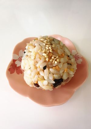 ゴマ香るシャケむすび-レシピのメイン写真