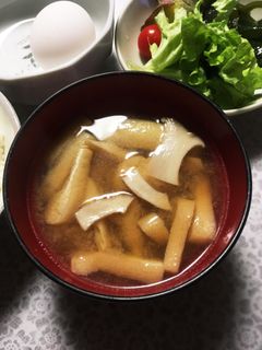 シイタケのじく入り味噌汁〜節約レシピ-レシピのメイン写真