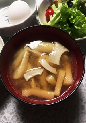 シイタケのじく入り味噌汁〜節約レシピ-レシピのメイン写真