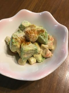 《簡単♪小鉢》アボカドとカニカマの和え物-レシピのメイン写真