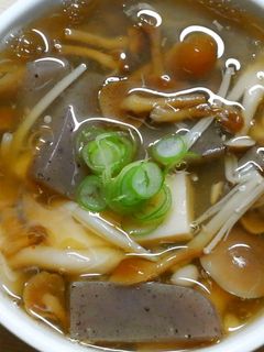 なめこと蒟蒻♪たっぷり きのこのお吸い物-レシピのメイン写真