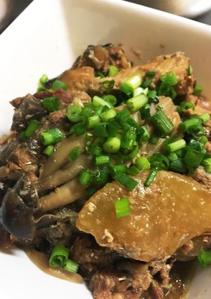 簡単すぎ？味付き鯖味噌缶で大根の煮物-レシピのメイン写真