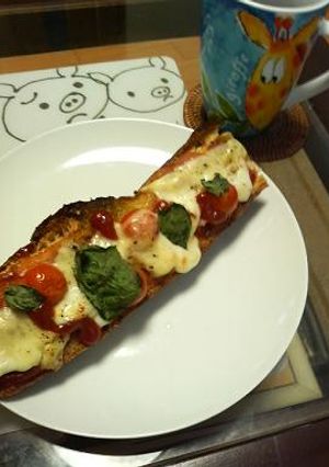 旦那さんも惚れた☆バケットピザ-レシピのメイン写真
