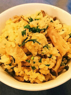 鍋のもとで炊き込み春菊混ぜご飯-レシピのメイン写真
