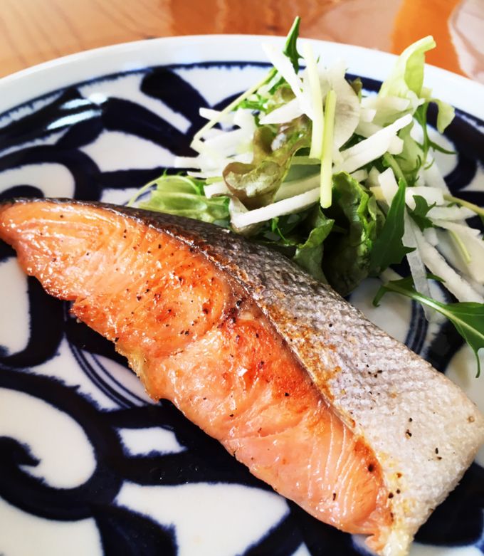 フライパンでふっくら〜☆ 焼き鮭の焼き方 by ポチゴロ 【クックパッド